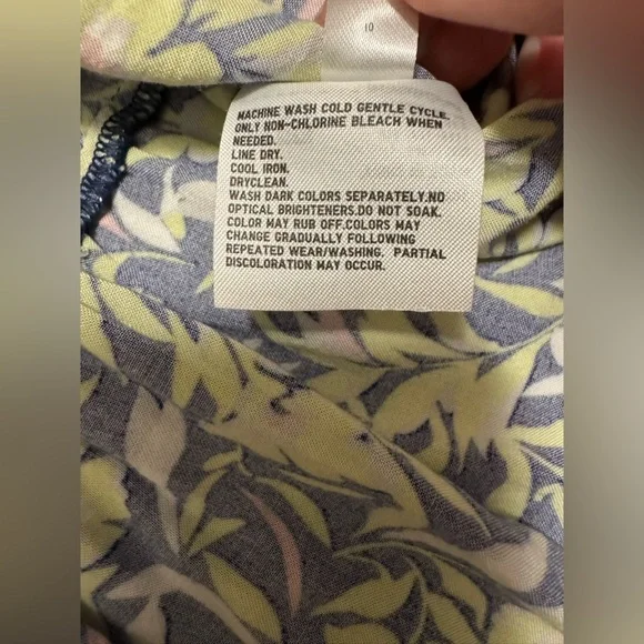 Floral Sleeveless Dress - Picture 2 of 3